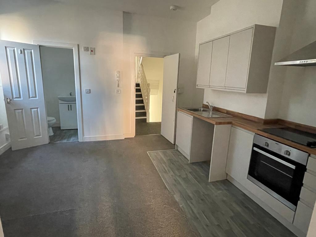 Lot: 125 - RECENTLY EXTENDED PROPERTY ARRANGED AS FIVE WELL PRESENTED FLATS - Living room with kitchen